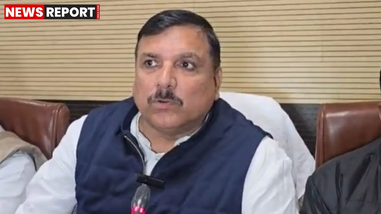 वाराणसी में AAP सांसद संजय सिंह ने रोजगार दो, सामाजिक न्याय दो पदयात्रा की घोषणा की, मतदाता सूची में गड़बड़ी का भी आरोप लगाया।