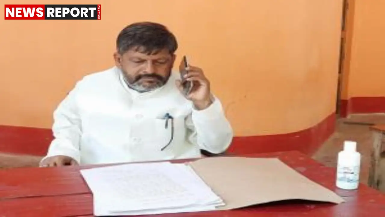 अयोध्या बिजली विभाग में करोड़ों के वित्तीय घोटाले के आरोप में मुख्य अभियंता अशोक कुमार चौरसिया को पद से हटाकर पश्चिमांचल स्थानांतरित किया गया है।