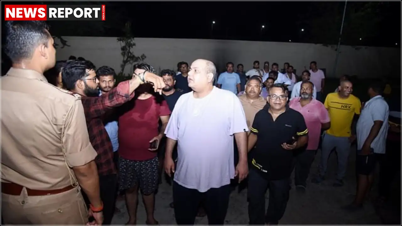 बिजनौर में बिजली संकट के कारण परवल पश्चिम और दोना गांव के किसानों ने शारदानगर और एफसीआई उपकेंद्रों पर कब्जा कर प्रदर्शन किया, शारदानगर में पुलिस से नोकझोंक हुई, दोना के किसान ट्रांसफार्मर बदलने के वादे पर लौटे।