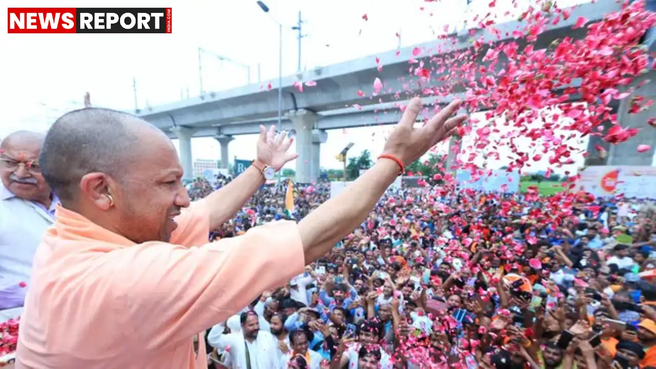 मुख्यमंत्री योगी आदित्यनाथ ने मेरठ में कांवड़ियों पर पुष्पवर्षा की और कांवड़ यात्रा में हुड़दंग करने वालों को सख्त चेतावनी देते हुए कहा कि कानून हाथ में लेने वालों को बख्शा नहीं जाएगा, प्रशासन सतर्क है।