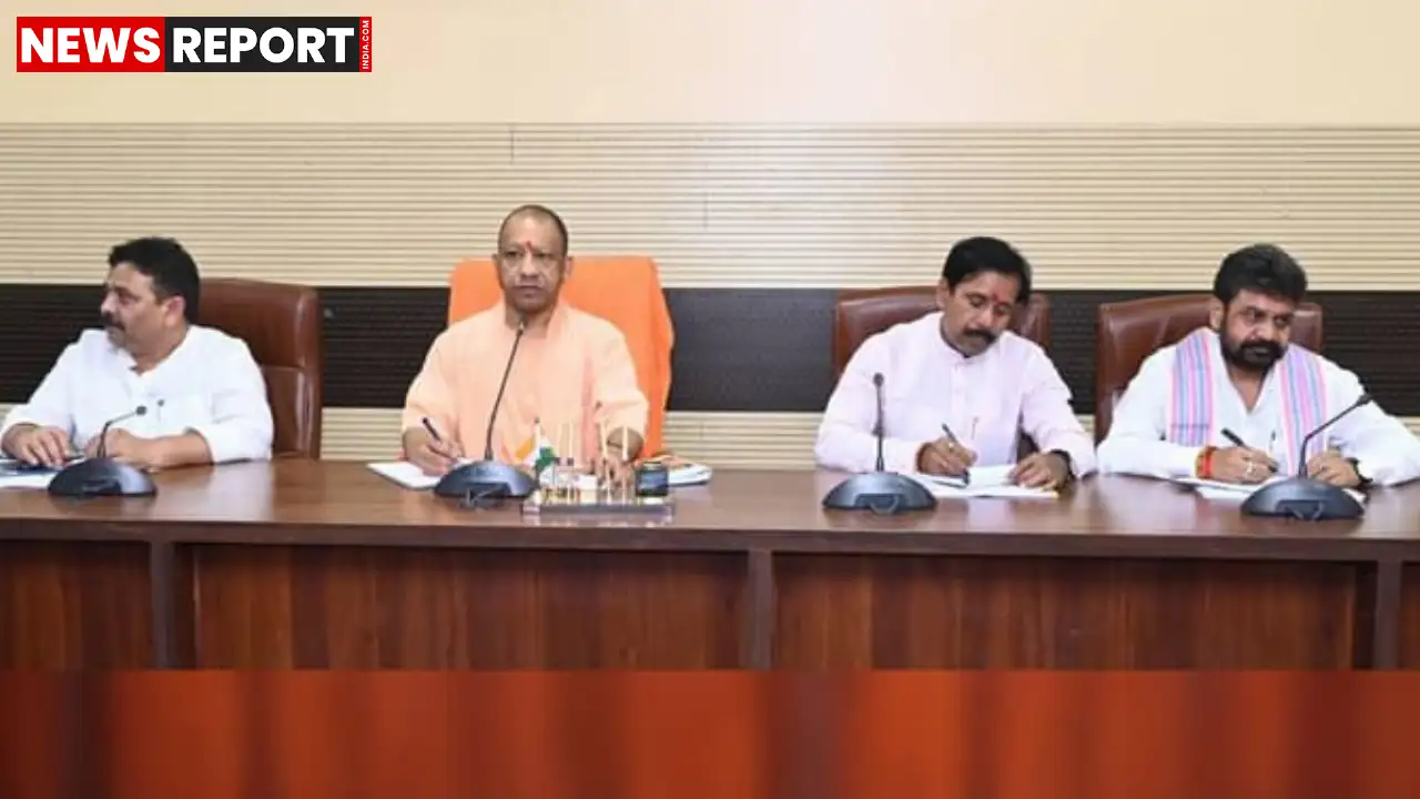 मुख्यमंत्री योगी आदित्यनाथ ने वाराणसी दौरे पर विकास, कानून-व्यवस्था और बाढ़ राहत पर समीक्षा कर अधिकारियों को कड़े निर्देश दिए।