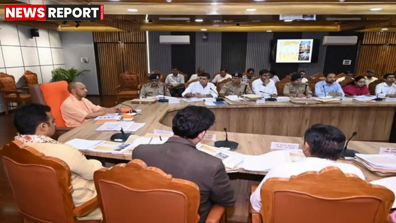 गोरखपुर में सीएम योगी की समीक्षा बैठक से अनुपस्थित पांच वरिष्ठ अधिकारियों का मंडलायुक्त ने एक दिन का वेतन रोका।