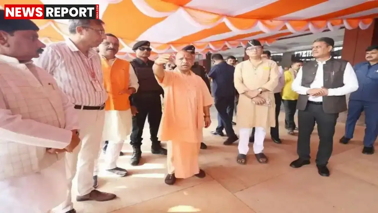 वाराणसी: पीएम मोदी के दौरे की तैयारियों का सीएम योगी ने बनारस रेलवे स्टेशन पर किया गहन निरीक्षण