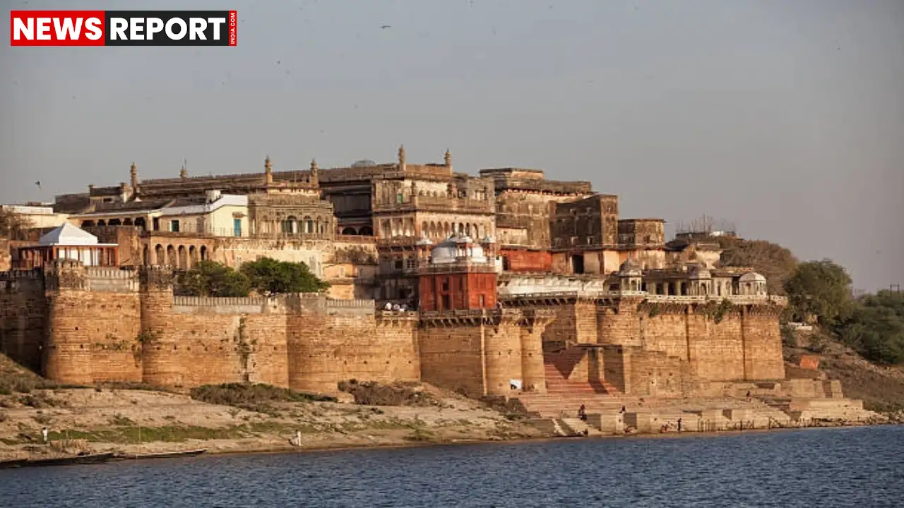 वाराणसी: रामनगर किले में टिनशेड हटाने को लेकर परिवार में विवाद, पुलिस ने पहुंच कर रुकवाया कार्य वाराणसी: रामनगर किले में टिनशेड हटाने को लेकर परिवार में विवाद, पुलिस ने पहुंच कर रुकवाया कार्य