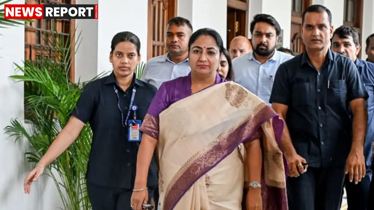 दिल्ली की मुख्यमंत्री रेखा गुप्ता पर उनके सरकारी आवास में जनसुनवाई के दौरान एक युवक ने हमला किया, जिससे सुरक्षा पर गंभीर सवाल उठे हैं।
