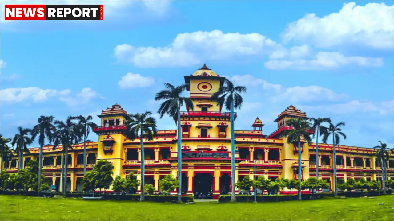 आईआईटी बीएचयू के पीसी रे हॉस्टल में एमटेक के एक छात्र पर बाथरूम में नहाते छात्रों का गुप्त वीडियो बनाने के आरोप में आईटी एक्ट के तहत एफआईआर दर्ज की गई है, 37 छात्रों ने संयुक्त शिकायत दर्ज कराई है।
