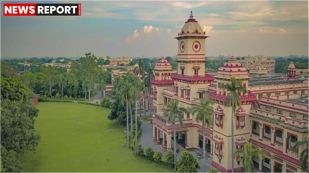 आईआईटी-बीएचयू के पीसी रे हॉस्टल में नहाते छात्रों के गुप्त वीडियो मिलने से हड़कंप मच गया, जिसके बाद आरोपी छात्र को हिरासत में ले लिया गया और छात्रों ने थाने में हंगामा किया।