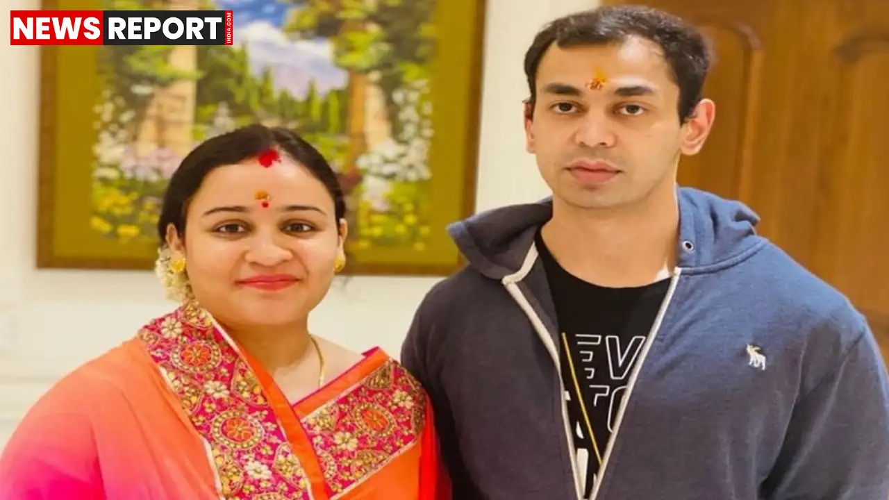 प्रतीक यादव ने लखनऊ में कृष्णानंद पांडेय और उनके परिवार पर रंगदारी, धोखाधड़ी और आईटी एक्ट के तहत मामला दर्ज कराया, आरोप है कि उन्होंने निवेश के नाम पर लाखों की ठगी की।