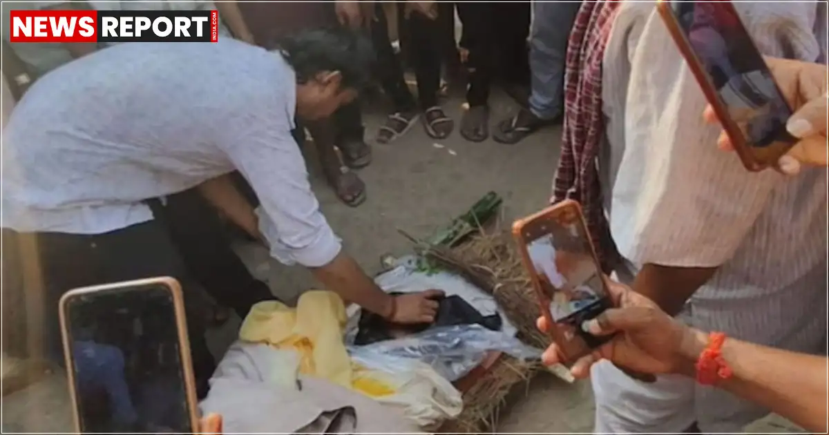उत्तर प्रदेश के महराजगंज में एक युवक ने अपनी प्रेमिका की मृत्यु के बाद उसकी अर्थी से शादी करके सच्चे प्यार की मिसाल पेश की, जिसकी शादी पहले से तय थी, लेकिन प्रेमिका ने आत्महत्या कर ली थी।