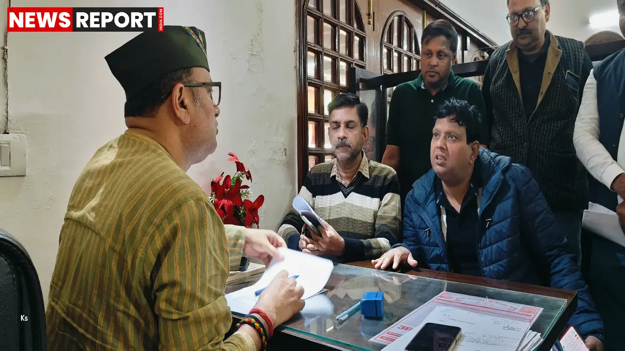 वाराणसी कैंट विधायक सौरभ श्रीवास्तव ने जनसुनवाई में जनता की समस्याएं सुनीं और उनके त्वरित समाधान हेतु संबंधित अधिकारियों को निर्देश दिए।