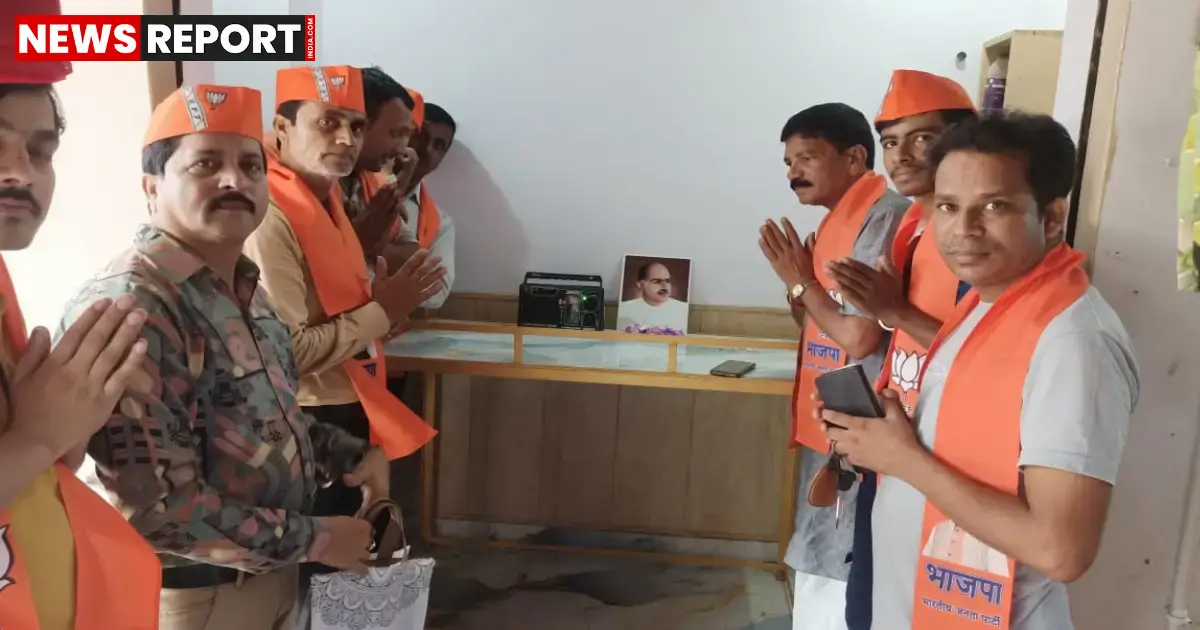 वाराणसी के रामनगर में 'मन की बात' कार्यक्रम का भव्य आयोजन हुआ, जिसमें राष्ट्र प्रेम, पर्यावरण संरक्षण, और डॉ. श्यामा प्रसाद मुखर्जी के बलिदान को याद किया गया।