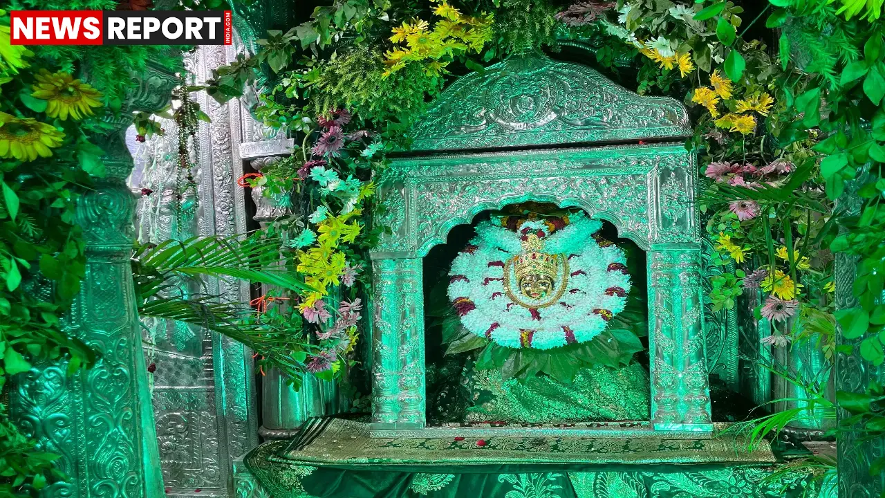 वाराणसी: श्रावण पूर्णिमा पर माता अन्नपूर्णा का हरियाली श्रृंगार, मंदिर में उमड़ा भक्तों का सैलाब वाराणसी: श्रावण पूर्णिमा पर माता अन्नपूर्णा का हरियाली श्रृंगार, मंदिर में उमड़ा भक्तों का सैलाब