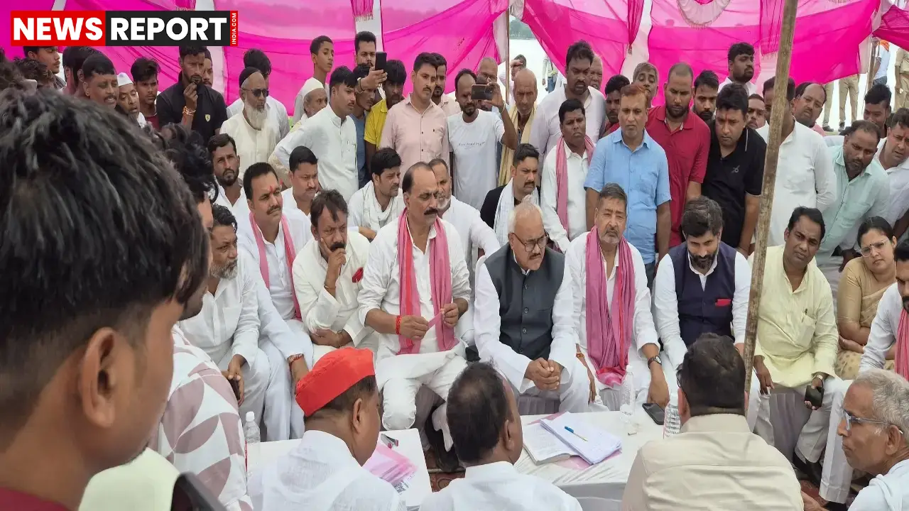 चंदौली के मिल्कीपुर में बंदरगाह भूमि अधिग्रहण विवाद पर सपा का सशक्त प्रतिनिधिमंडल किसानों से मिला, उनकी समस्याओं को सुना और समर्थन का आश्वासन दिया।