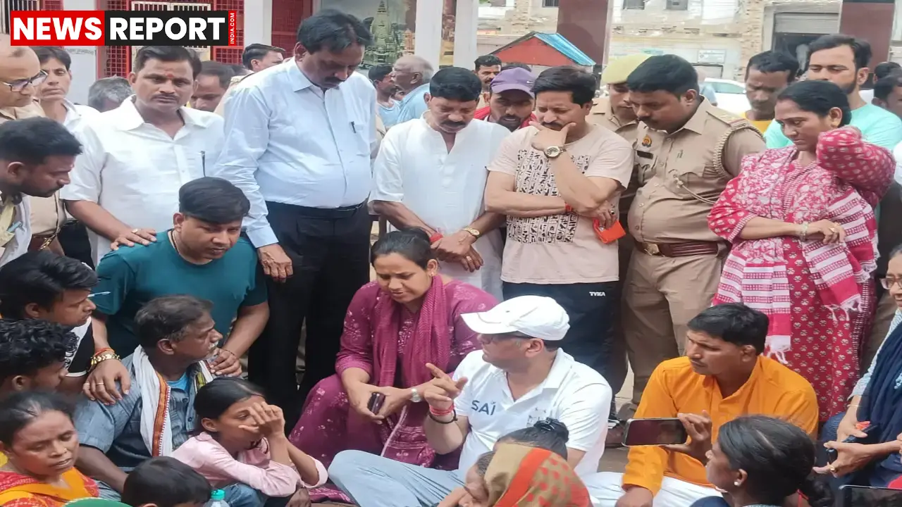 वाराणसी: रामनगर- मारपीट में घायल युवक की मौत के बाद बवाल, परिजनों ने थाने पर धरना देकर की न्याय की मांग वाराणसी: रामनगर- मारपीट में घायल युवक की मौत के बाद बवाल, परिजनों ने थाने पर धरना देकर की न्याय की मांग