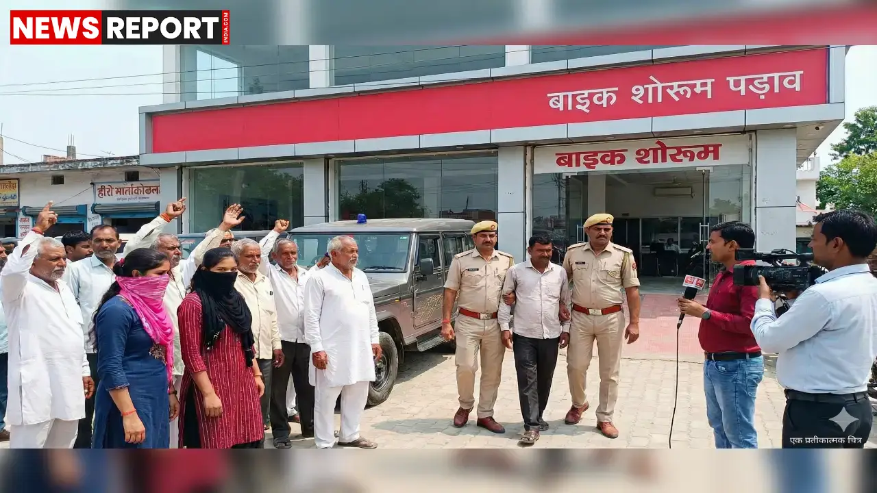 चंदौली के एक बाइक शोरूम में दो महिला कर्मियों ने मैनेजर पर यौन शोषण का आरोप लगाया, जिसके बाद थाने में घंटों ड्रामा चला।