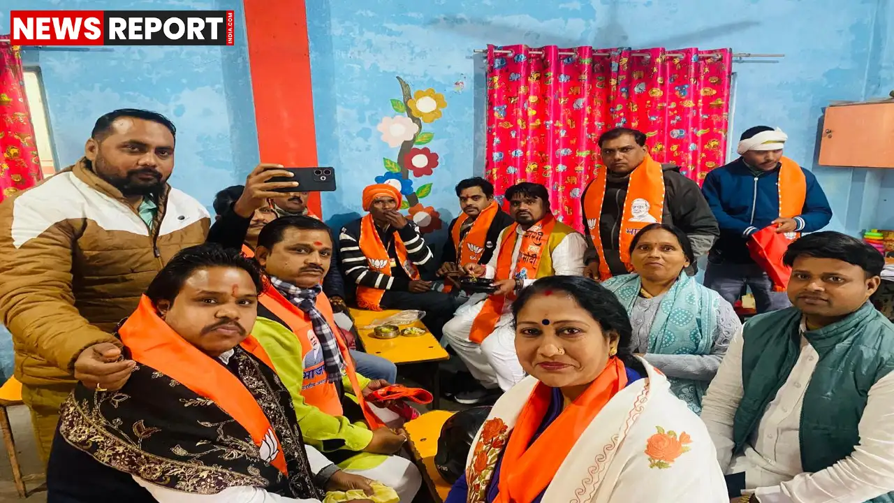 वाराणसी के रामनगर में भाजपा ने 'मन की बात' कार्यक्रम का आयोजन किया, जिसमें लंच पर चर्चा के साथ राष्ट्र निर्माण का संकल्प लिया गया।