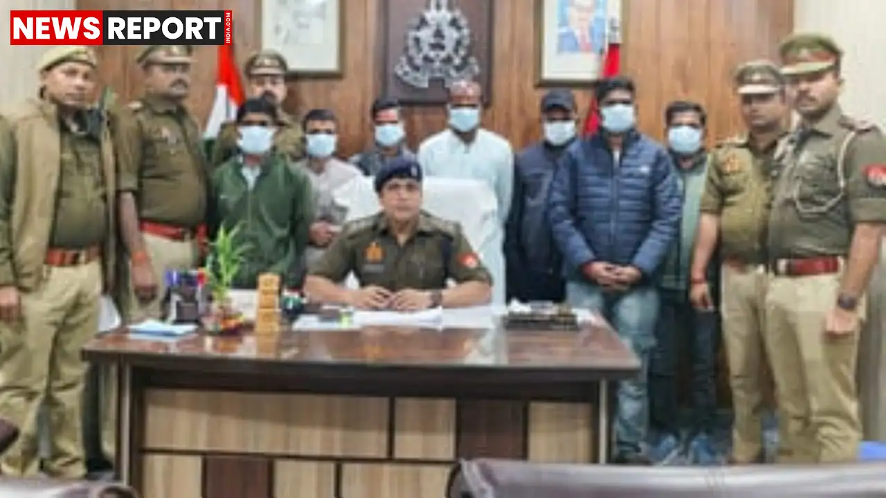 काशी विश्वनाथ व काल भैरव मंदिरों में श्रद्धालुओं से उगाही के आरोप में पुलिस ने दूसरे दिन 17 दलालों को गिरफ्तार किया.