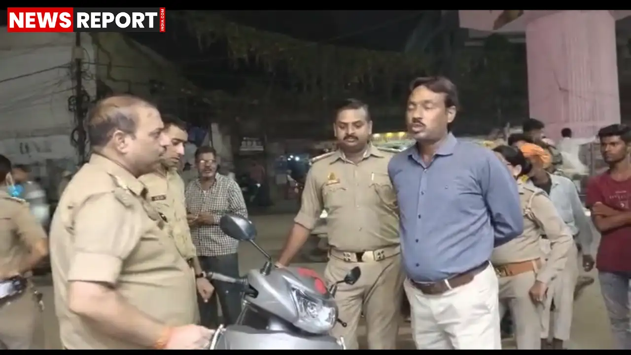 वाराणसी में प्रेस लिखी बिना नंबर प्लेट स्कूटी जब्त, फर्जी पत्रकारों पर कार्रवाई की मांग वाराणसी में प्रेस लिखी बिना नंबर प्लेट स्कूटी जब्त, फर्जी पत्रकारों पर कार्रवाई की मांग