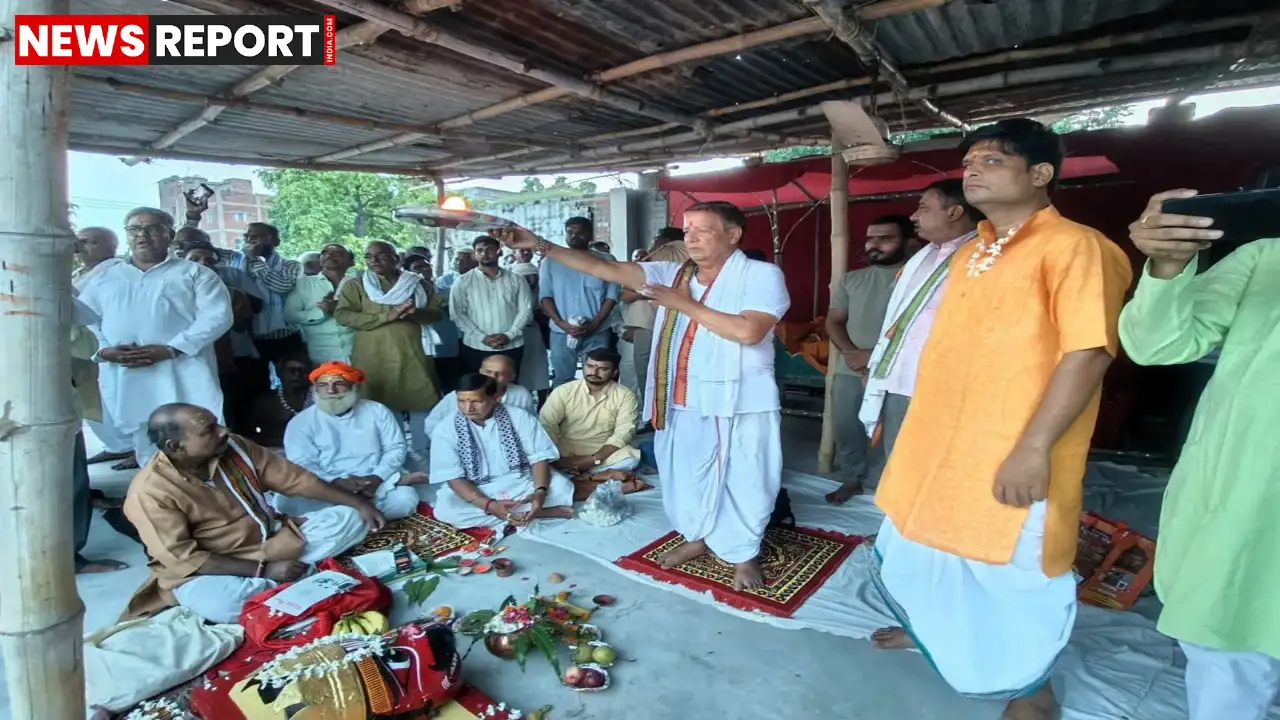वाराणसी की सदियों पुरानी रामनगर रामलीला का गणपति वंदन से भव्य आगाज हुआ, जिसमें भक्ति रस में डूबे श्रद्धालु शामिल हुए।