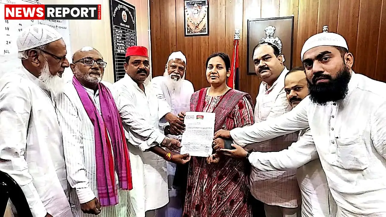 वाराणसी में डिंपल यादव पर आपत्तिजनक टिप्पणी के खिलाफ सपा का जोरदार प्रदर्शन, मौलाना साजिद रशीदी की गिरफ्तारी की मांग।