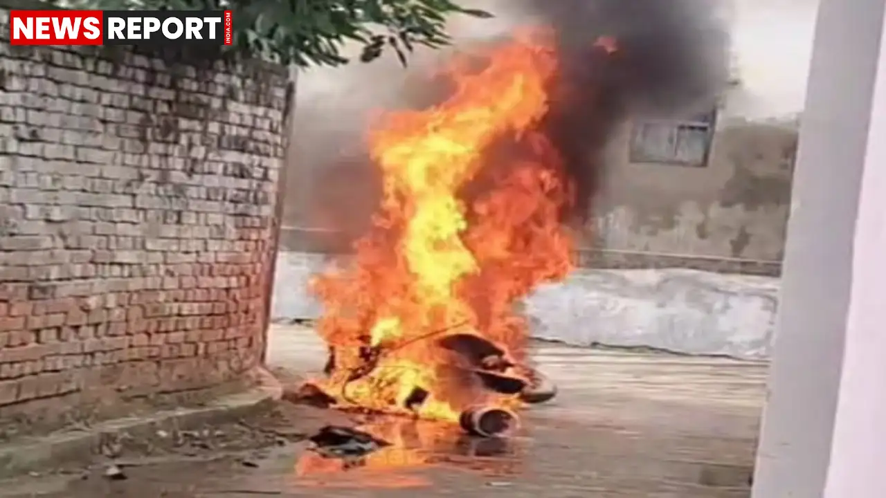 वाराणसी के रामनगर में एक चलती स्कूटी में अचानक भीषण आग लग गई लेकिन स्कूटी सवार युवती ने कूदकर अपनी जान बचाई जिससे बड़ा हादसा टल गया।