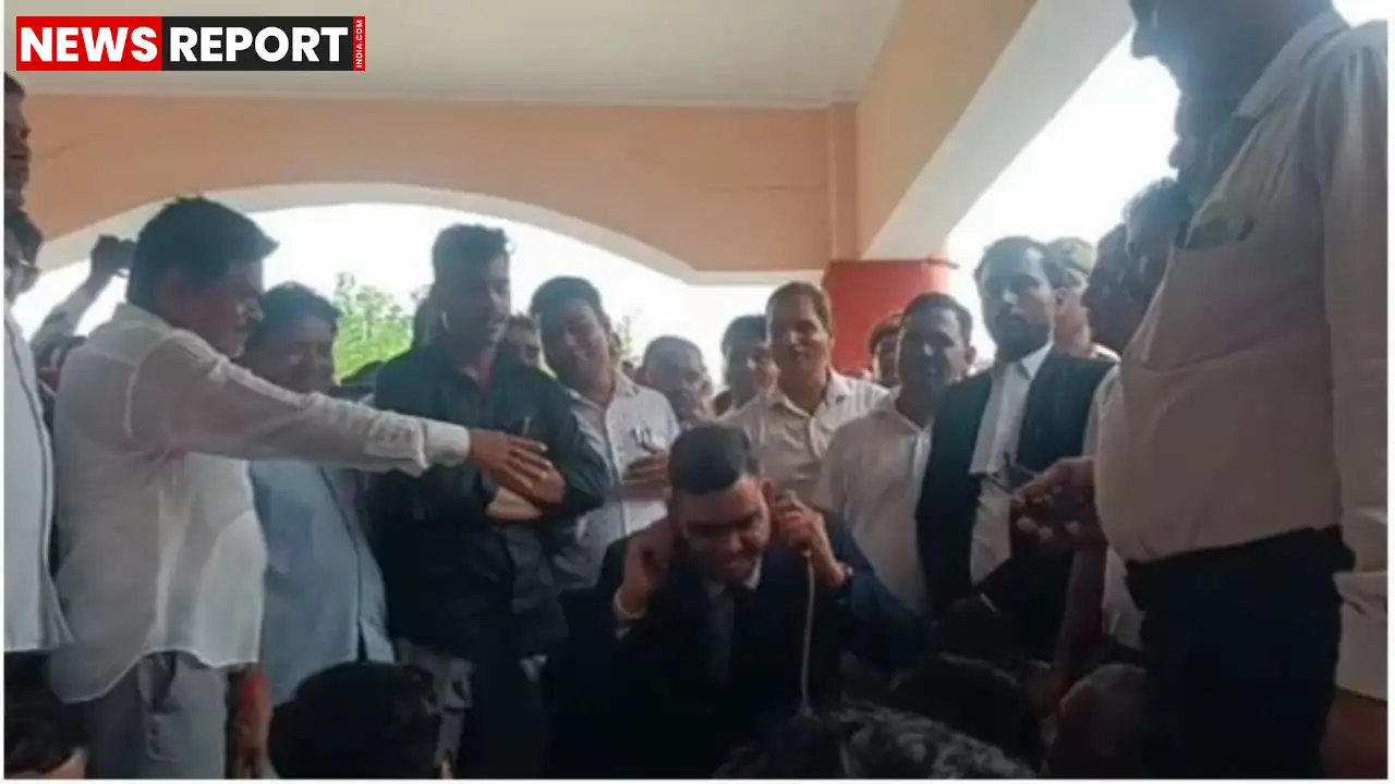 नवागत एसडीएम रिंकू सिंह राही ने खुले में पेशाब करने वाले मुंशी को उठक-बैठक लगवाई, फिर शौचालयों की दुर्दशा पर स्वयं भी उठक-बैठक की।