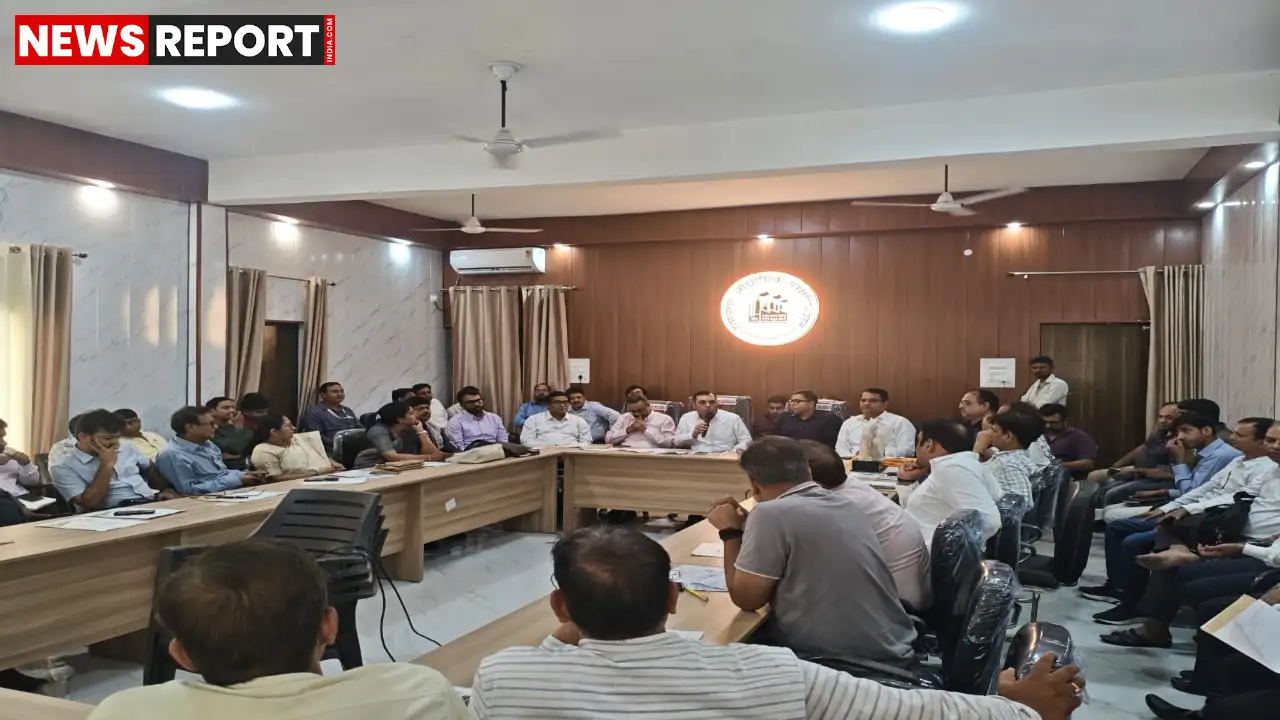 वाराणसी के रामनगर औद्योगिक क्षेत्र में सिडबी और उद्यमियों ने सोलर ऊर्जा पर चर्चा की, बैंक 100% तक वित्तीय सहायता देगा।