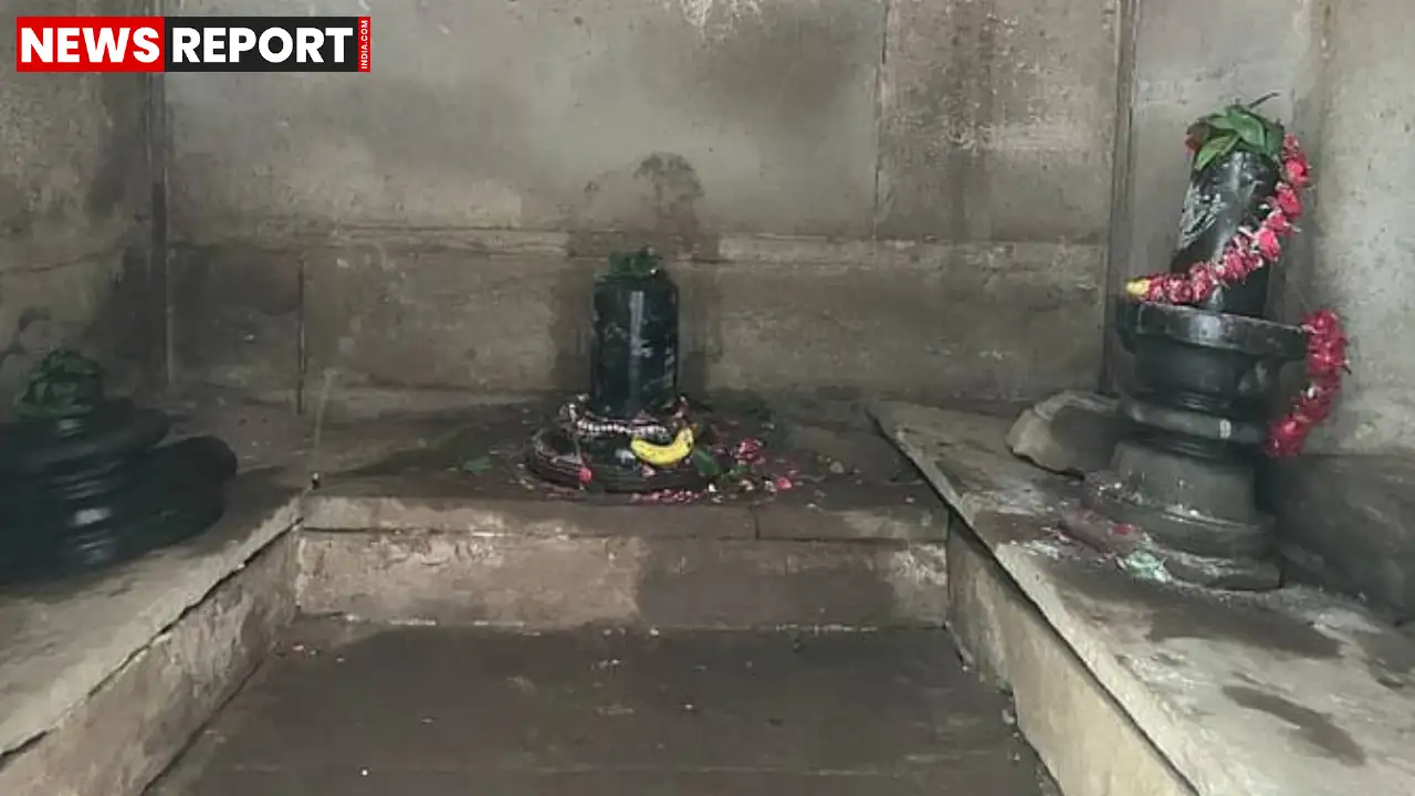 वाराणसी के मदनपुरा स्थित सिद्धेश्वर महादेव मंदिर में सात महीने बाद विधिवत पूजन, भक्तों ने किए हर-हर महादेव के जयकारे।