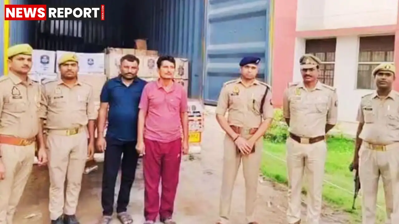 सोनभद्र पुलिस ने मुधर्मवा-बीजपुर मार्ग पर 240 पेटी अंग्रेजी शराब जब्त की, जो एक कंटेनर में गुप्त रूप से छिपाई गई थी, दो तस्कर गिरफ्तार, पुलिस जांच जारी.