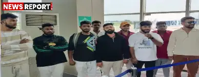 बेंगलुरु-वाराणसी एअर इंडिया एक्सप्रेस की फ्लाइट में यात्री ने कॉकपिट का दरवाजा खोलने की कोशिश की, सुरक्षा एजेंसियों ने 9 को हिरासत में लिया।