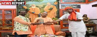 नवरात्रि पर गोरखनाथ मंदिर में भिखारी प्रजापति ने योगी आदित्यनाथ से भेंट की, राम प्रतिमा भेंट कर लिया आशीर्वाद और गोरक्षा पर चर्चा हुई।