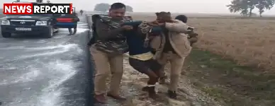 चंदौली में न्यायालय ले जाते समय हत्या के आरोपी नोहर मुसहर ने एसआई की पिस्टल छीनकर भागने की कोशिश की, पुलिस ने मुठभेड़ के बाद उसे दोबारा गिरफ्तार किया।