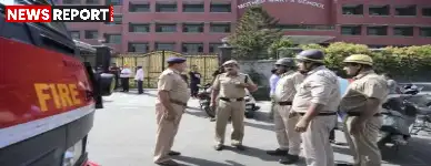राजधानी दिल्ली में डीपीएस द्वारका सहित कई स्कूलों और एक कॉलेज को बम से उड़ाने की धमकी मिली जिससे हड़कंप मच गया, पुलिस जांच जारी है।