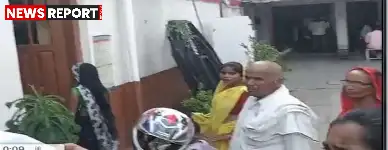 बाराबंकी के एक परिवार ने लखनऊ में विधान भवन के सामने आत्मदाह करने की कोशिश की, उनका आरोप है कि उनके बेटे को झूठे आरोप में फंसाया गया और पुलिस उनकी शिकायत नहीं सुन रही है।