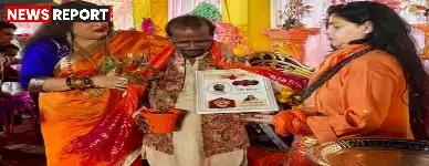 गोरखपुर: छठ महापर्व पर किन्नर अखाड़ा के महामंडलेश्वर ने सुरों के सम्राट डॉ राकेश श्रीवास्तव को किया सम्मानित