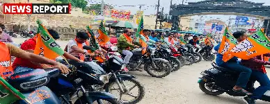 वाराणसी के रामनगर में प्रधानमंत्री मोदी की जनसभा से पूर्व भाजपा ने निकाली विशाल बाइक रैली, कार्यकर्ताओं में दिखा उत्साह।