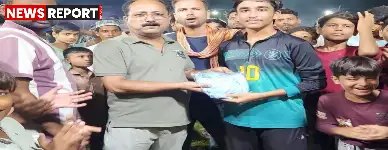 खैराबाद के कज़ियारा मैदान में स्वर्गीय शांति देवी नाइट क्रिकेट टूर्नामेंट में पुराने स्टार खिलाड़ियों का रोमांचक मुकाबला हुआ, जिसमें लंकाशायर ने जीत दर्ज की।