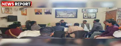 वाराणसी: विधायक सौरभ श्रीवास्तव ने पांच घंटे सुनी जन समस्याएं, अधिकारियों को दिए समाधान के निर्देश