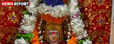 वाराणसी के रामनगर स्थित मां मंसा देवी मंदिर में नाग पंचमी पर भव्य श्रृंगार हुआ जिसमें हजारों श्रद्धालु उमड़ पड़े।