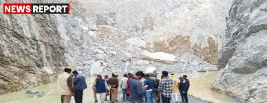 सोनभद्र के ओबरा खनन क्षेत्र में पत्थर खदान धसकने से एक मजदूर की मौत हो गई और 15 से अधिक श्रमिक फंसे हैं, बचाव अभियान जारी।