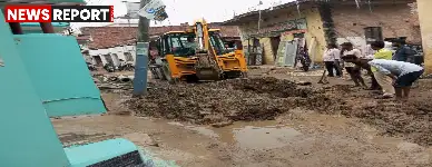 वाराणसी के रामनगर में जल निगम की खुदाई से पाइपलाइनें टूटीं, जिससे कई घरों में जलापूर्ति ठप हो गई और नागरिक परेशान हैं।