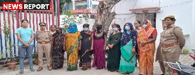 सिगरा पुलिस ने पर्यटकों को निशाना बनाकर जबरन पैसे ऐंठने वाली सात महिलाओं को गिरफ्तार किया है।