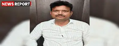 वाराणसी में एंटी करप्शन टीम ने नगर निगम के सुपरवाइजर को ₹4000 रिश्वत लेते रंगे हाथ पकड़ा, उस पर दस साल से भ्रष्टाचार के आरोप हैं।