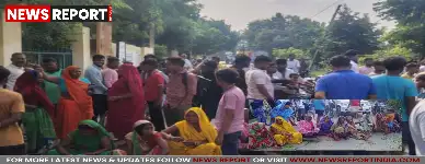 वाराणसी के चौबेपुर में सोनकर बस्ती के ग्रामीणों ने जल निकासी की समस्या से तंग आकर सड़क जाम की, प्रशासन से समाधान की मांग।