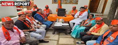 वाराणसी: कैंट विधायक सौरभ श्रीवास्तव ने कार्यकर्ताओं संग सुनी प्रधानमंत्री नरेंद्र मोदी जी की, मन की बात