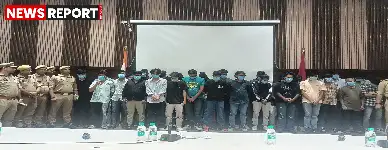 वाराणसी पुलिस ने विदेशी नागरिकों से ठगी करने वाले फर्जी कॉल सेंटर का भंडाफोड़ कर विभिन्न राज्यों के 29 आरोपियों को गिरफ्तार किया।