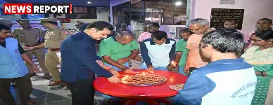 वाराणसी पुलिस आयुक्त मोहित अग्रवाल ने 'अपना घर आश्रम' के 635 असहाय प्रभुजनों संग दीपावली मनाई, मिष्ठान व उपहार बांटे।