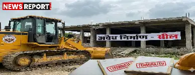 वाराणसी वीडीए ने अवैध निर्माण पर कड़ा रुख अपनाते हुए दो कर्मचारियों को बर्खास्त किया और जोनल अधिकारी के खिलाफ कार्रवाई की सिफारिश की है।