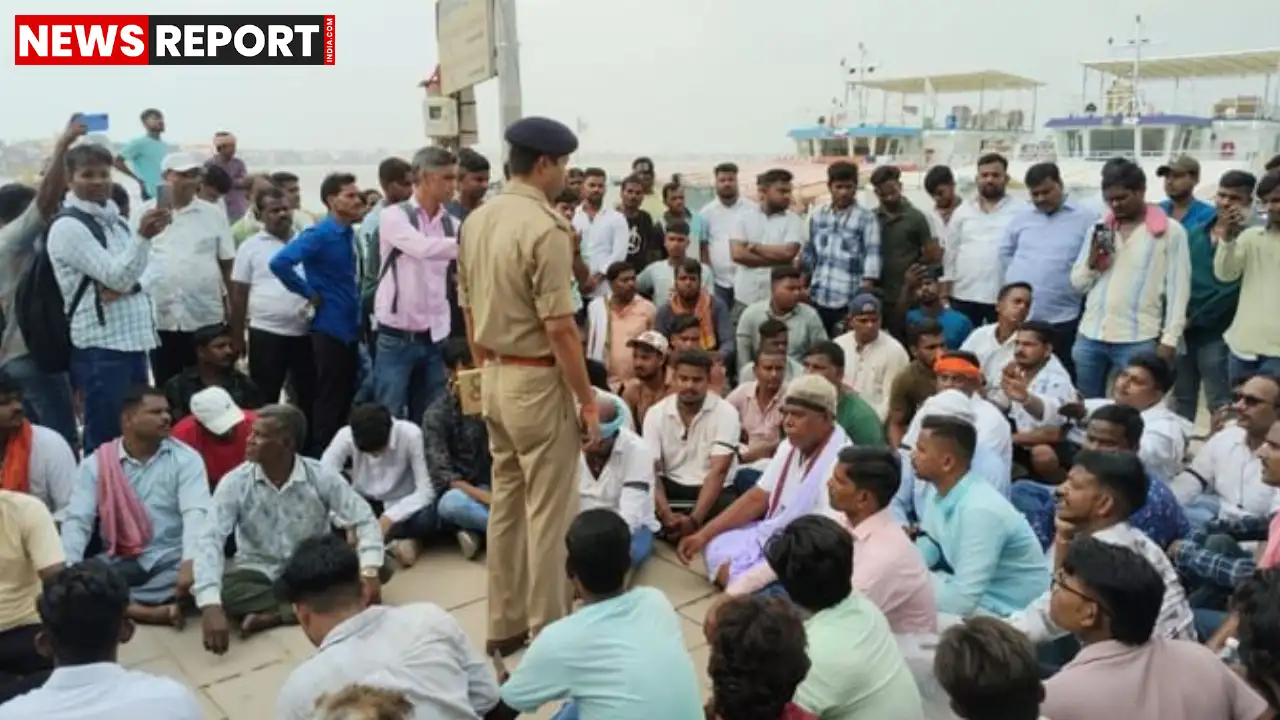 वाराणसी: प्रशासन के खिलाफ नाविकों का जोरदार प्रदर्शन, कार्तिक पूर्णिमा पर आंदोलन की चेतावनी