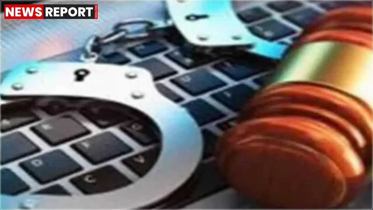 वाराणसी में साइबर क्राइम पुलिस ने डिजिटल अरेस्ट कर 1.10 करोड़ रुपये की ठगी करने वाले गिरोह का पर्दाफाश किया, जिसमें मास्टरमाइंड समेत तीन साइबर ठग गिरफ्तार, आरोपियों से नकदी, मोबाइल, सिम कार्ड बरामद।